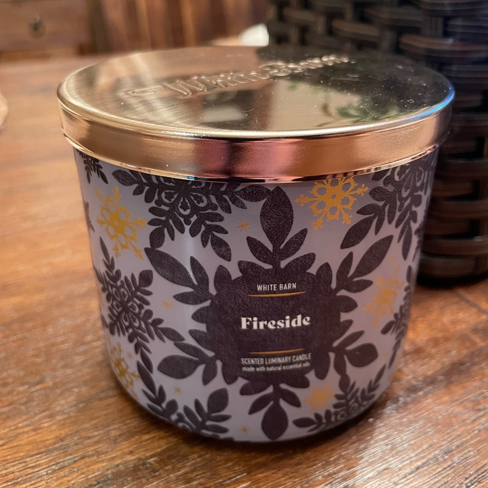 New White Barn ‘Fireside’ scented candle  14.5oz